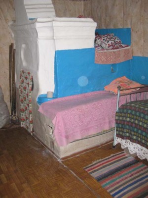 Печь с двумя лежанками и в побелке.jpg