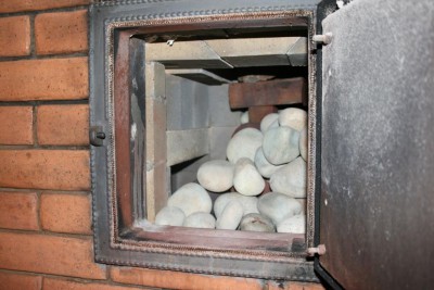 Выход из горелки на уровне середины каменки.jpg