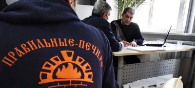 Доцент Ищенко ведет прием населения.jpg