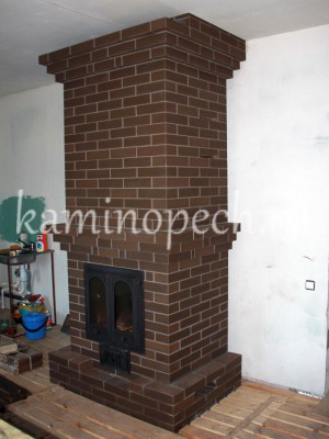 kaminopech-iz-temnogo-kirpicha.jpg