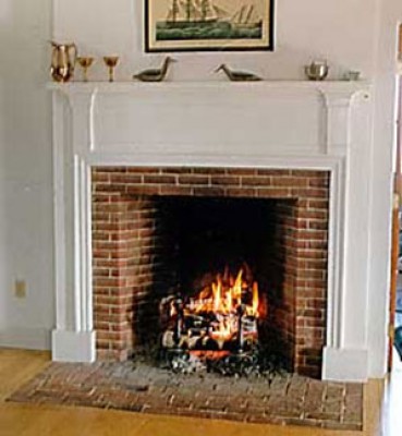 na-foto--kamin-s-otkrytoy-kameroy-sgoraniya.jpg